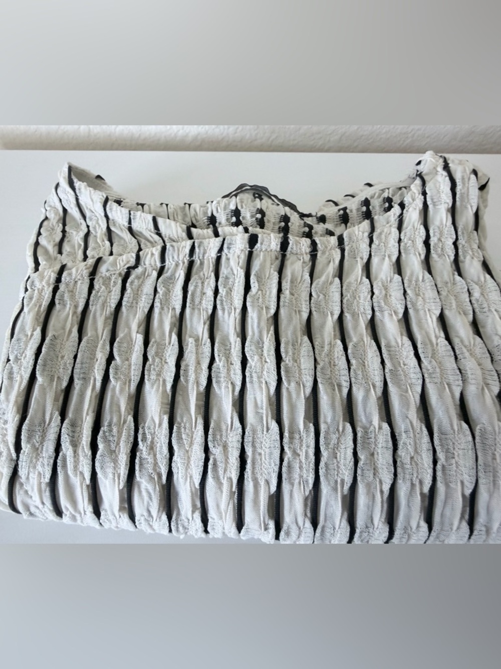 Sfera sleeveless Top in Cream and Black - Picture 4 of 4